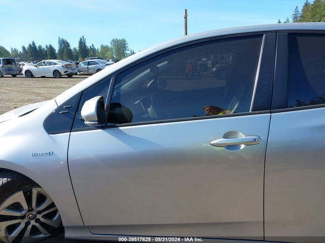 Toyota Prius Two 2017 JTDKBRFU6H3575733 Image 14