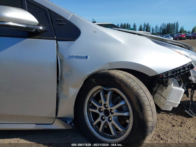 Toyota Prius Two 2017 JTDKBRFU6H3575733 Image 17