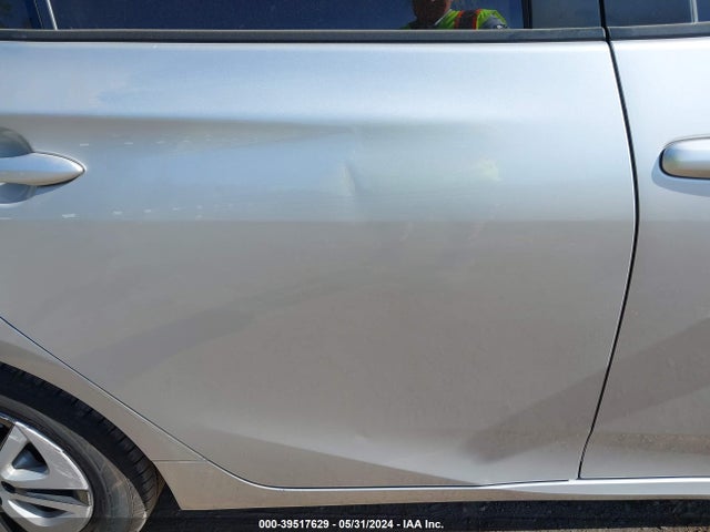 Toyota Prius Two 2017 JTDKBRFU6H3575733 Image 18