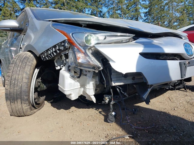 Toyota Prius Two 2017 JTDKBRFU6H3575733 Image 6