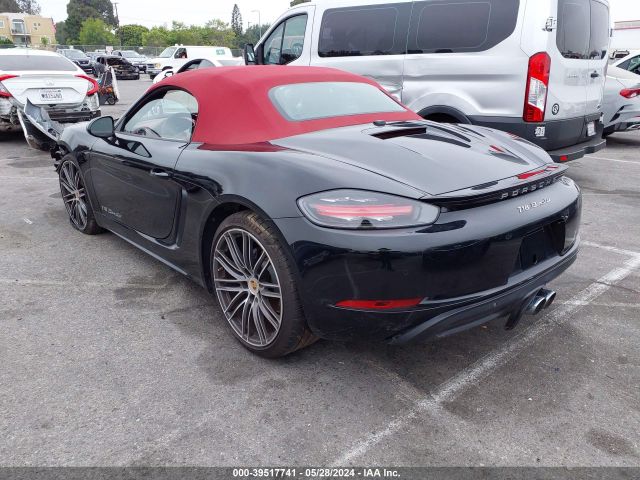 2022 PORSCHE 718 BOXSTER WP0CA2A84NS205634 Photo 2