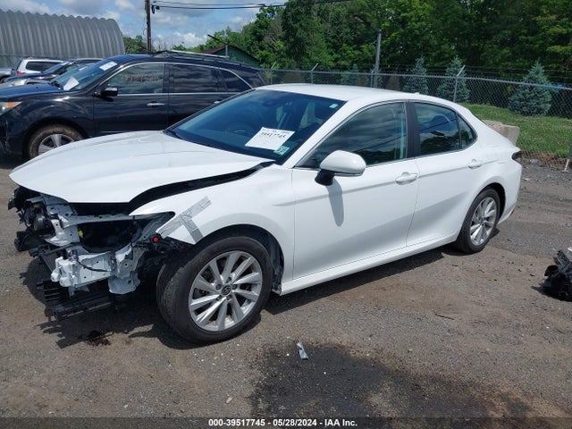 Toyota CAMRY LE 2022 4T1C11AK0NU673267 Image 2