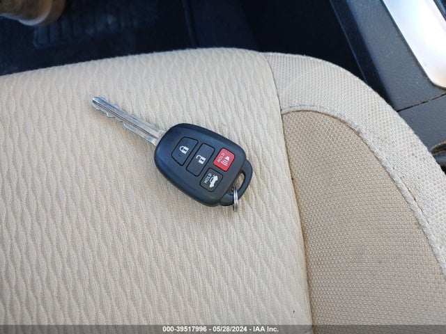 Toyota COROLLA LE 2018 5YFBURHE1JP745820 Image 11