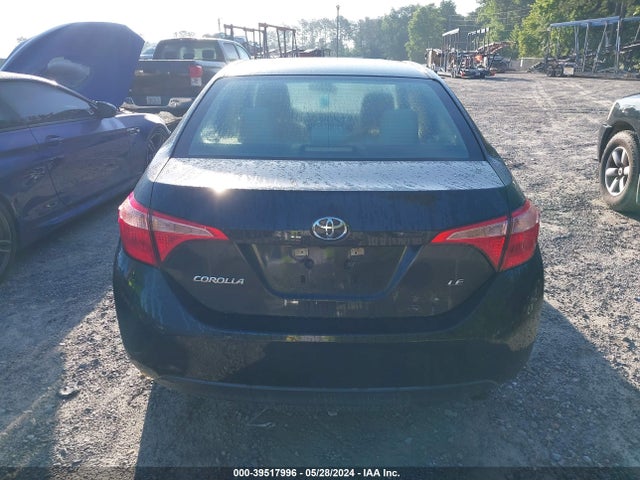 Toyota COROLLA LE 2018 5YFBURHE1JP745820 Image 16