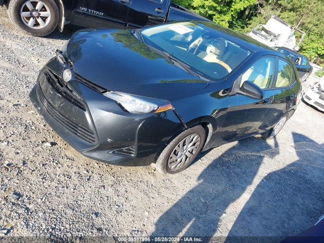 Toyota COROLLA LE 2018 5YFBURHE1JP745820 Image 2
