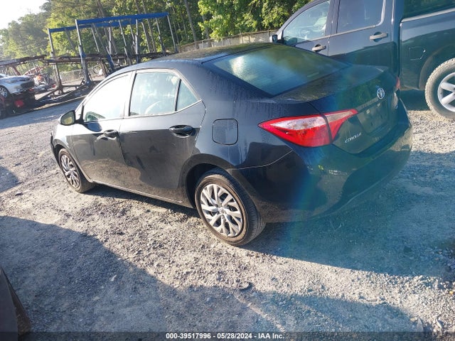 Toyota COROLLA LE 2018 5YFBURHE1JP745820 Image 3