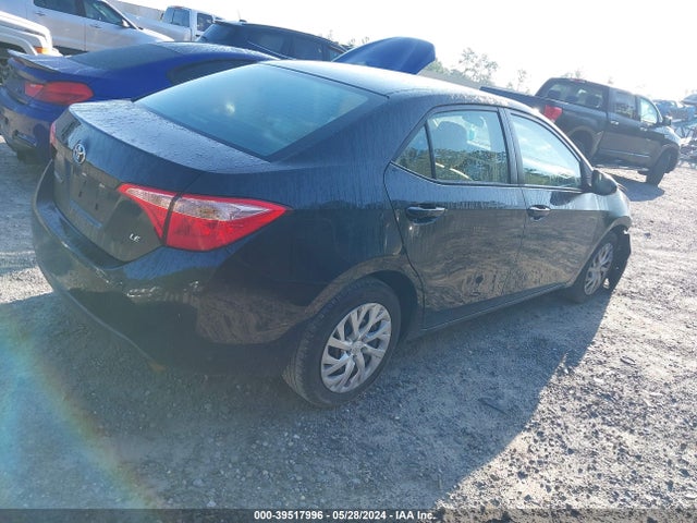 Toyota COROLLA LE 2018 5YFBURHE1JP745820 Image 4