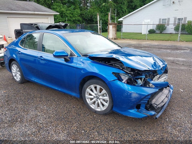 Toyota CAMRY LE 2020 4T1C11AK0LU304972 Image 1