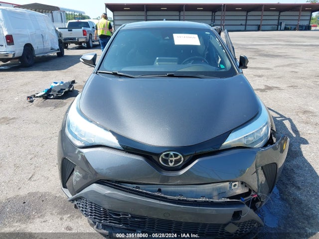 Toyota C-HR XLE 2020 NMTKHMBX3LR106588 Image 13