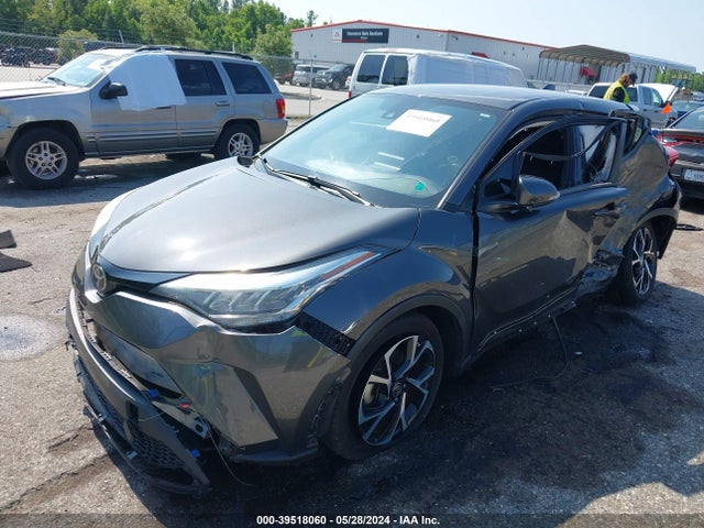 Toyota C-HR XLE 2020 NMTKHMBX3LR106588 Image 2