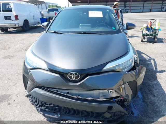 Toyota C-HR XLE 2020 NMTKHMBX3LR106588 Image 6