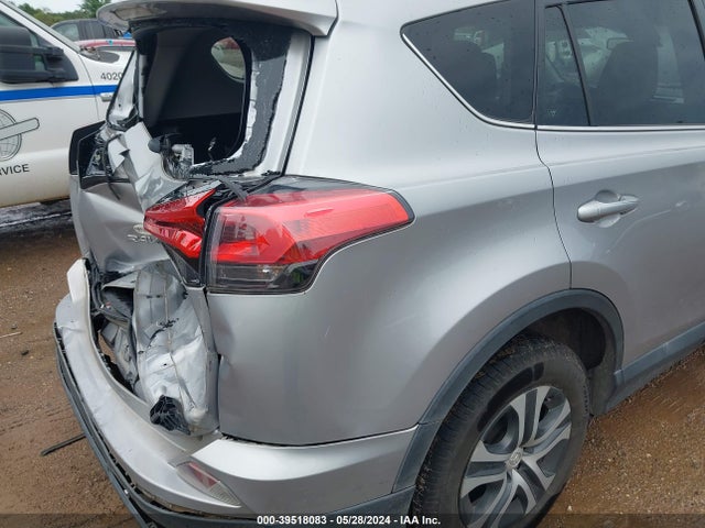 Toyota RAV4 LE 2017 2T3ZFREV4HW401010 Image 18