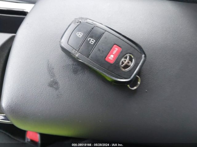 JTDADABU4P3007220 Toyota Prius Le Awd-e