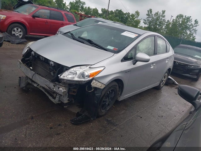 Toyota Prius Three 2014 JTDKN3DU8E0391785 Image 2