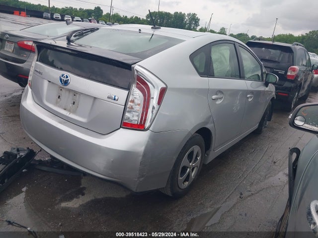 Toyota Prius Three 2014 JTDKN3DU8E0391785 Image 4