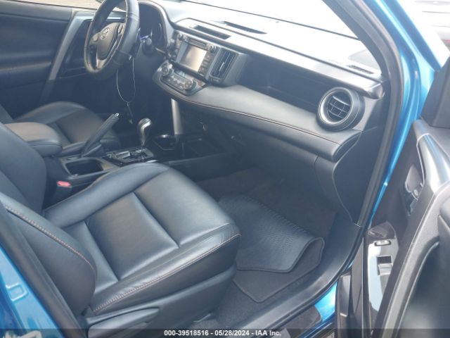 JTMNFREV1GJ090633 Toyota RAV4 SE