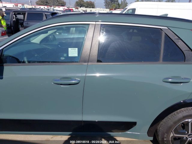 KNDCT3LE3P5044990 KIA NIRO SX