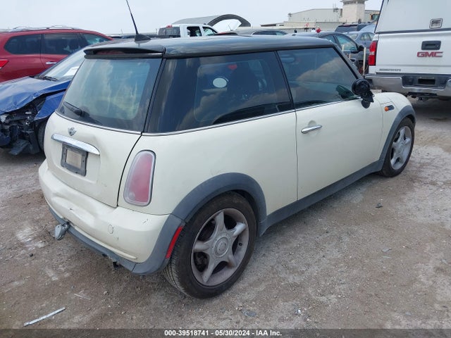2005 MINI COOPER WMWRC33505TJ71406 Photo 3