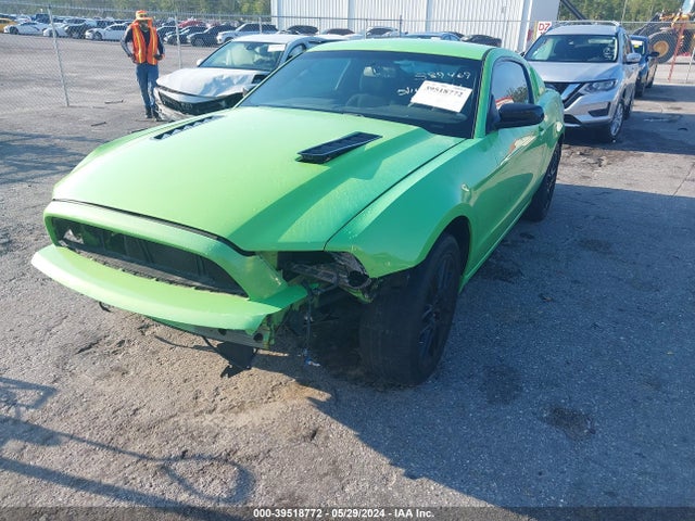 Ford Mustang V6 2014 1ZVBP8AMXE5240961 Image 2