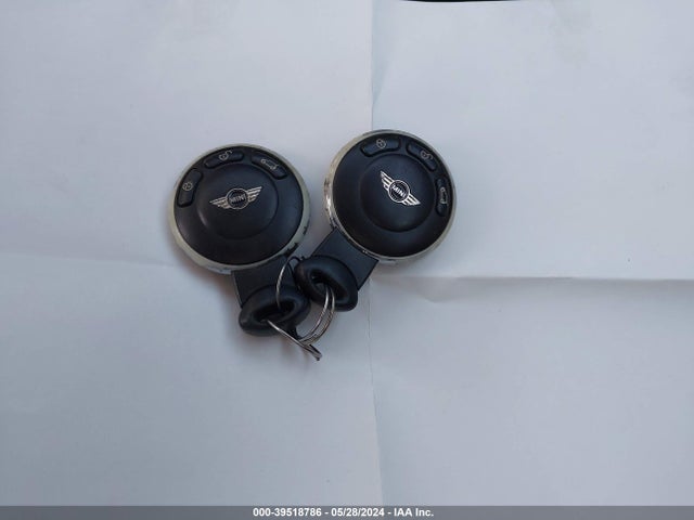 2010 MINI COOPER WMWMF3C57ATU76834 Photo 10