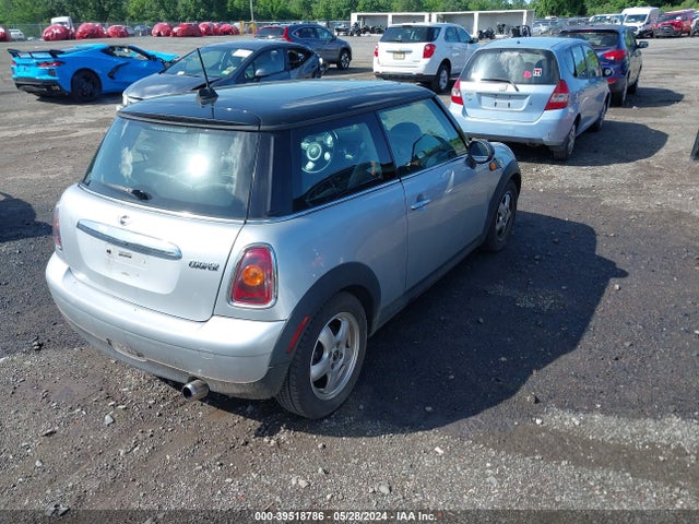 2010 MINI COOPER WMWMF3C57ATU76834 Photo 3