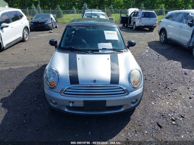 2010 MINI COOPER WMWMF3C57ATU76834 Photo 5