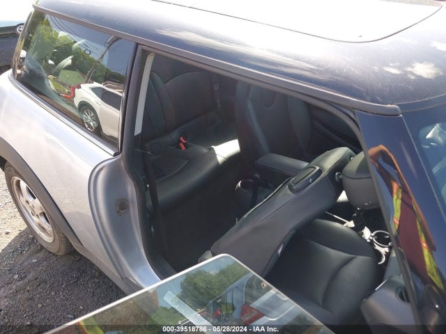 2010 MINI COOPER WMWMF3C57ATU76834 Photo 7