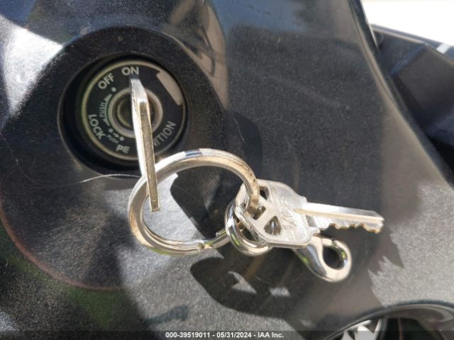 2005 SUZUKI M50 JS1VS56A652102826 Photo 10