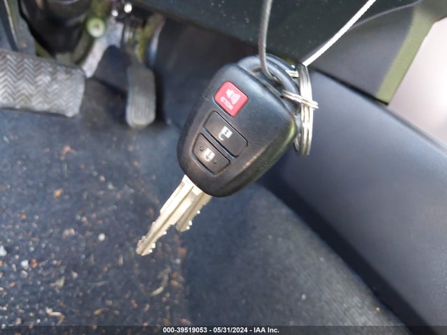 Toyota RAV4 LE 2016 JTMBFREV0GJ093249 Image 11