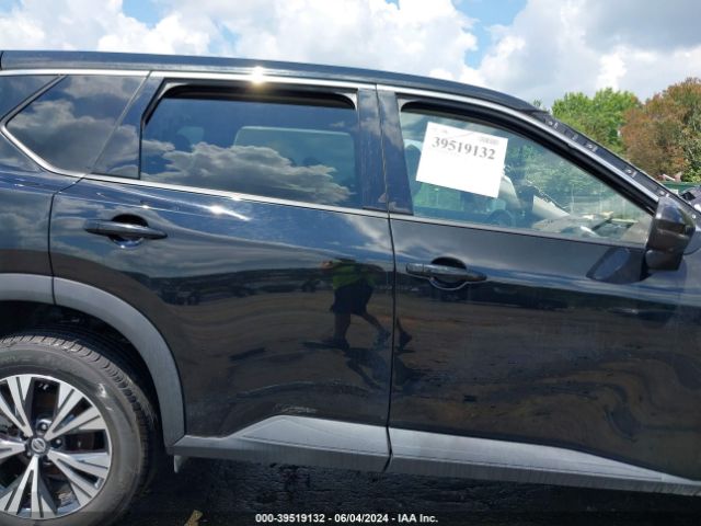 5N1AT3BB7MC735988 Nissan Rogue Sv Intelligent Awd