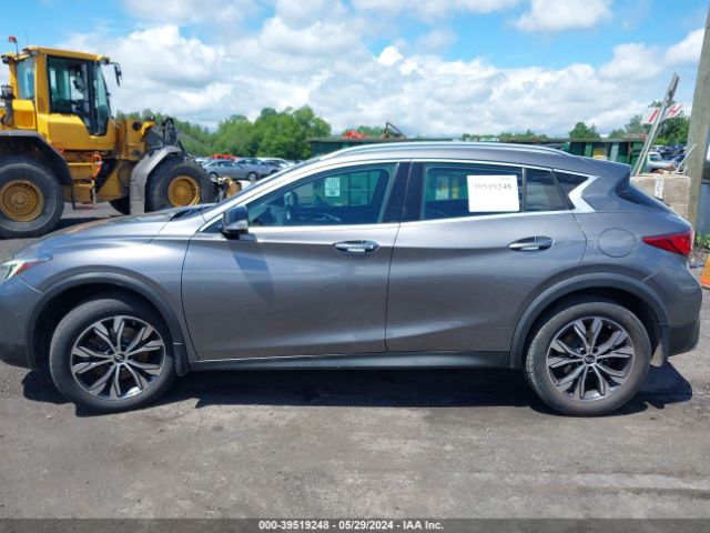SJKCH5CR6HA019927 Infiniti Qx30 Premium