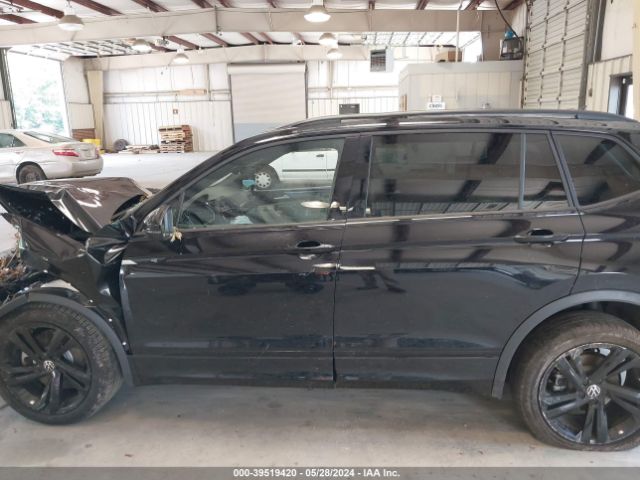 3VVCB7AX3PM122212 Volkswagen Tiguan 2.0t Se R-line Black