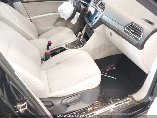 3VVCB7AX3PM122212 Volkswagen Tiguan 2.0t Se R-line Black
