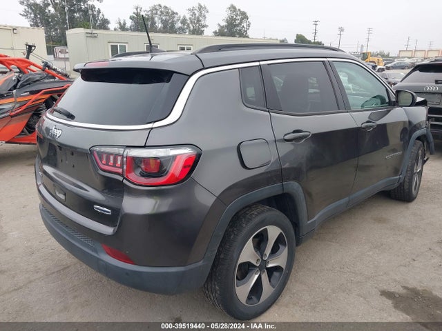 3C4NJDBB4JT256381 Jeep Compass Latitude 4x4