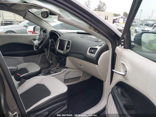 3C4NJDBB4JT256381 Jeep Compass Latitude 4x4