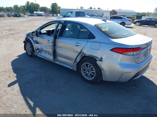 Toyota COROLLA LE 2022 JTDEAMDE7N3012636 Image 3