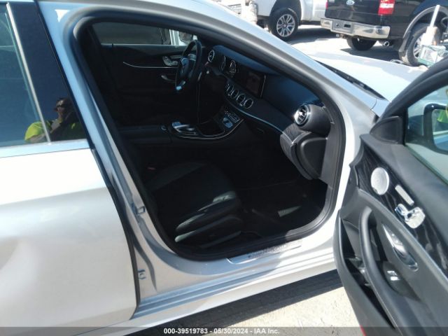 WDDZF4KB8JA431568 Mercedes-Benz E 300 4matic