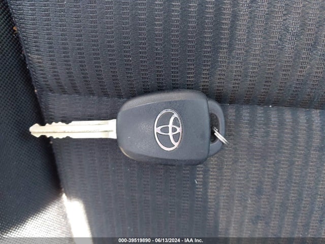 Toyota RAV4 LE 2017 JTMZFREV7HJ709559 Image 11