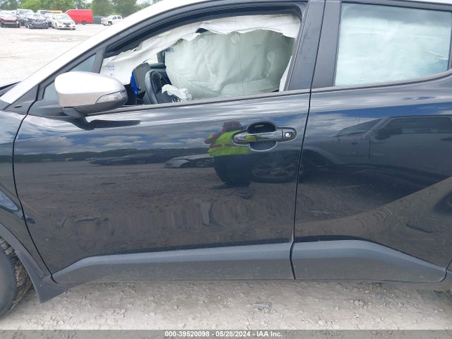 Toyota C-HR XLE 2020 NMTKHMBX8LR116551 Image 14
