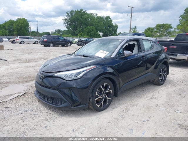Toyota C-HR XLE 2020 NMTKHMBX8LR116551 Image 2