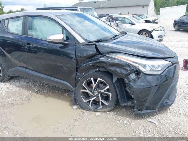 Toyota C-HR XLE 2020 NMTKHMBX8LR116551 Image 6