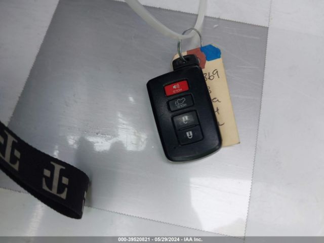 2T3WFREVXJW438135 Toyota Rav4 Xle