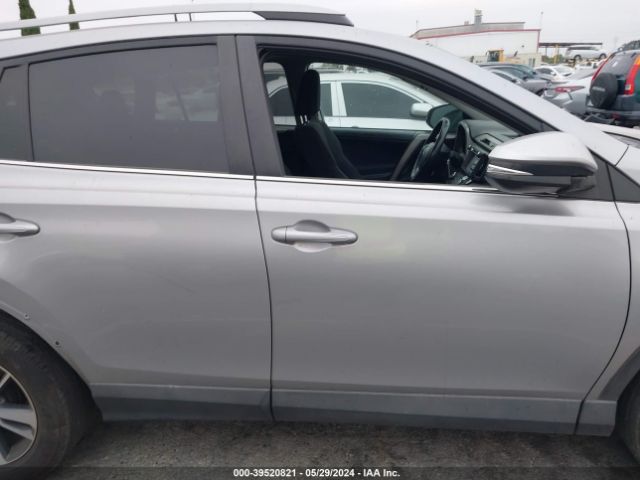 2T3WFREVXJW438135 Toyota Rav4 Xle