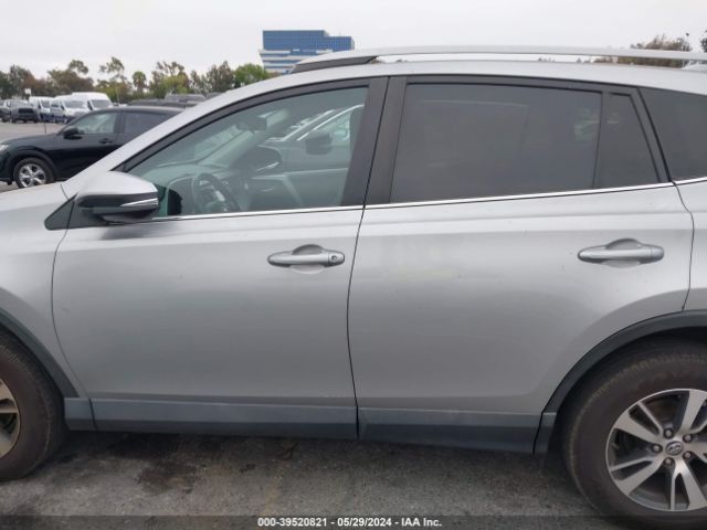 2T3WFREVXJW438135 Toyota Rav4 Xle