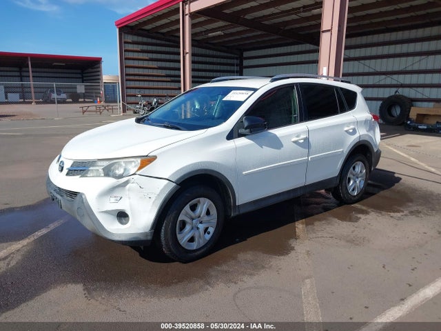 Toyota RAV4 LE 2015 JTMZFREV8FJ058584 Image 2