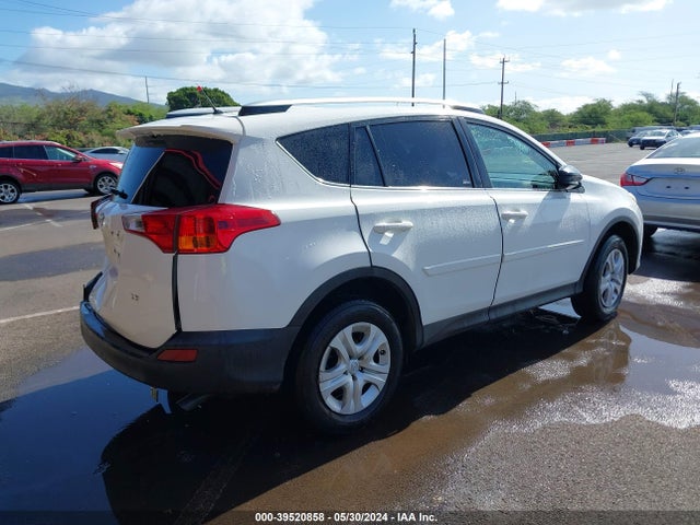 Toyota RAV4 LE 2015 JTMZFREV8FJ058584 Image 4