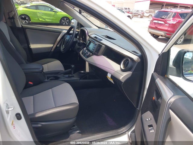 Toyota RAV4 LE 2015 JTMZFREV8FJ058584 Image 5
