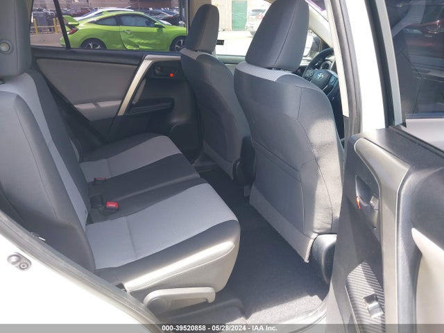 Toyota RAV4 LE 2015 JTMZFREV8FJ058584 Image 8
