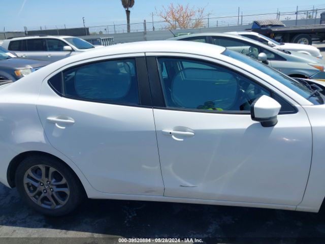 3MYDLBYVXKY523735 Toyota YARIS LE
