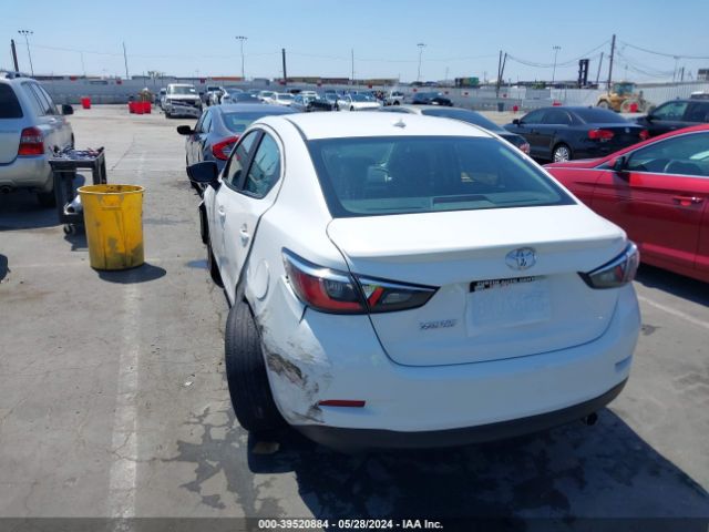 3MYDLBYVXKY523735 Toyota YARIS LE